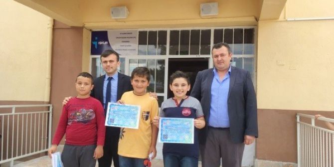 Kodlama Etkinliğinde Başarılı Öğrencilere Belge