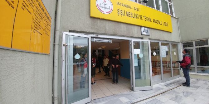 Sınava Geç Kalan Vatandaş İsyan Edince, Halk Tepki Gösterdi