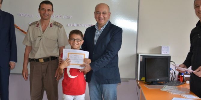 Gediz Belediye Başkanı Saraoğlu, Karne Dağıtım Törenine Katıldı