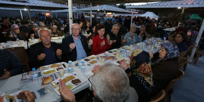 5 Bin Kişi Yenikent’teki İftarda Bir Araya Geldi