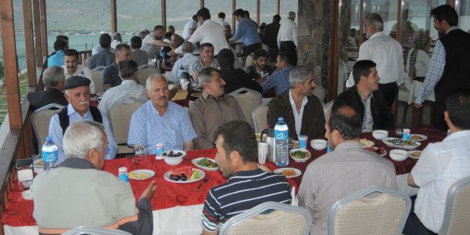 Çelikhan’da Esnaflar İftarda Bir Araya Geldi