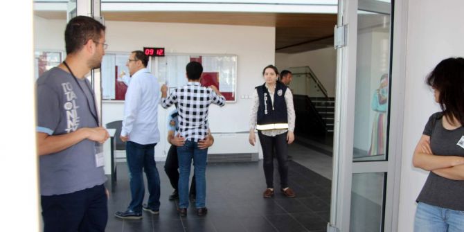 Lys’de Öğrenciler İçeride Ter Döktü, Aileleri Dışarıda Dua Etti