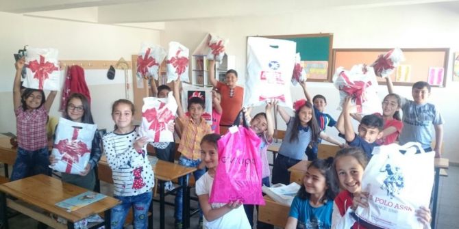 Kentten Kırsala Her Öğrenciye Karne Hediyesi