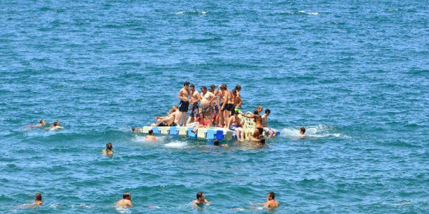 Zonguldak’ta Sıcaktan Bunalan Vatandaşlar Plajlara Akın Etti