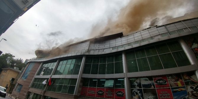 Beyoğlu Duman Altında