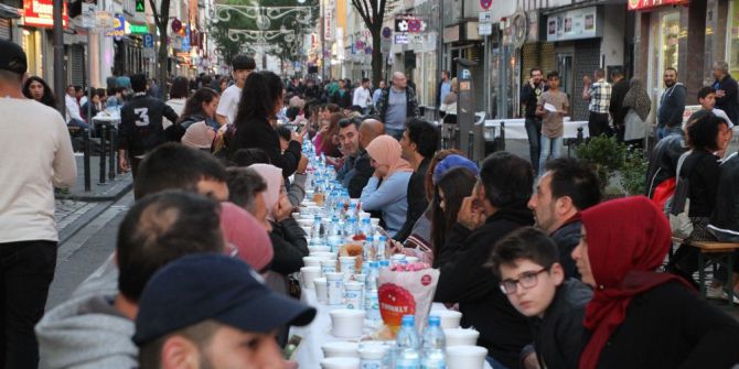 Almanya’da Bin 500 Kişilik İftar