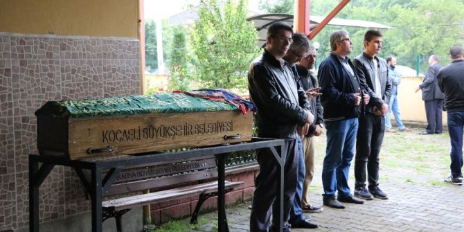 Gondol Salıncaktan Düşerek Ölen Küçük Kız Son Yolculuğuna Uğurlandı