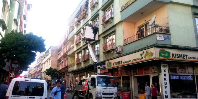 Tele Düşen Halı Polis Ve İtfaiyeyi Harekete Geçirdi