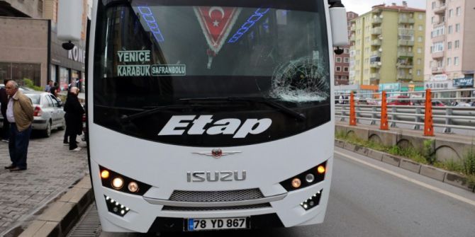 Kaza Yapan Motosiklete Midibüs Çarptı: 1 Yaralı