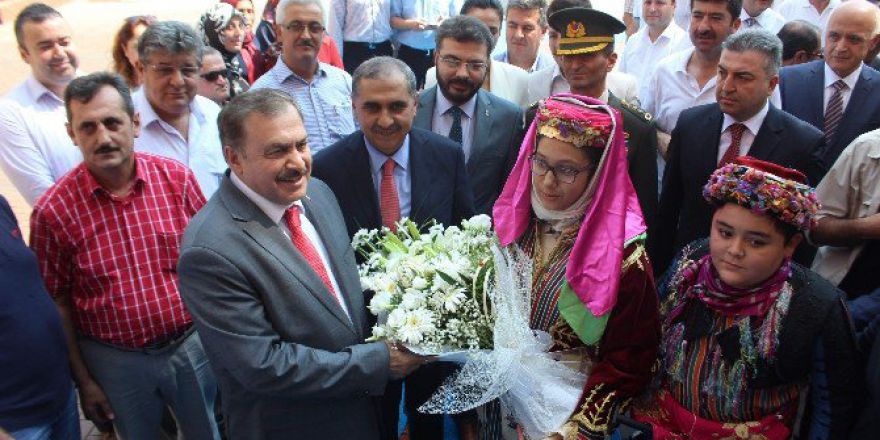 Bakan Eroğlu’ndan Aydınlılara ‘Demokrasi’ Teşekkürü