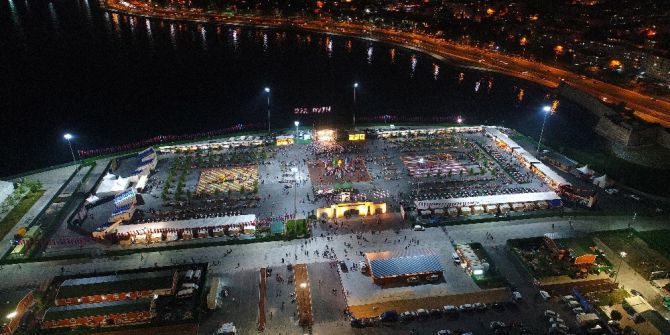 Yenikapı’da Efsanelerden ‘Ezgi Gecesi’ Etkinliği