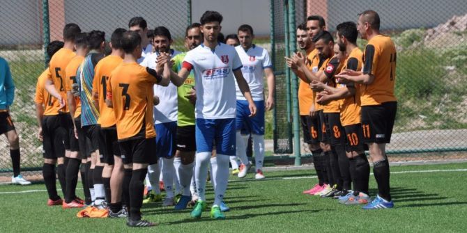 Şampiyonu Alkışla Karşıladılar