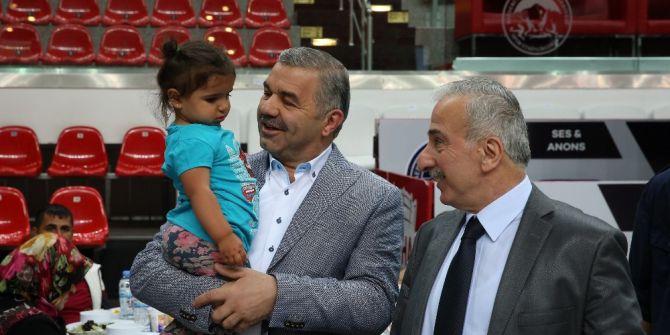 Büyükşehir Yetimlerin Yanında