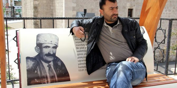 Aşık Veysel Banklarda Yaşıyor