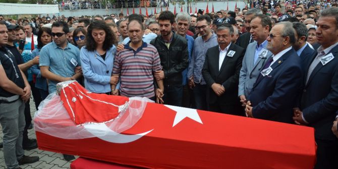 Bakan Yılmaz Gözyaşlarına Hakim Olamadı