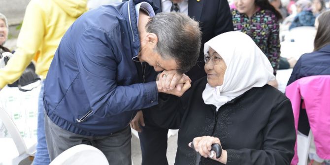 Tepebaşı Belediyesi Şeker Mahallesi’nde İftar Verdi