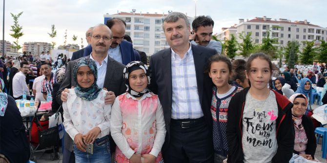 Dünya Yetimler Günü’nde Kardeşlik İftarı