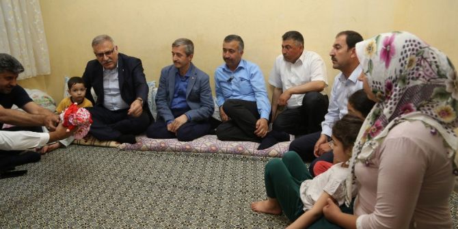 Başkan Tahmazoılu, Ramazan Ayında Evlere Misafir Oldu