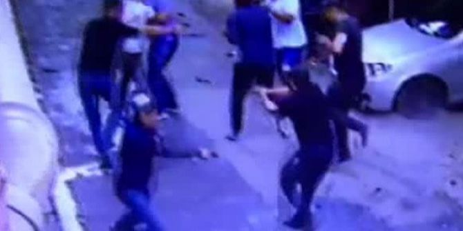 Beyoğlu’nda Esnaf İle Torbacılar Arasındaki Silahlı Çatışma Kamerada