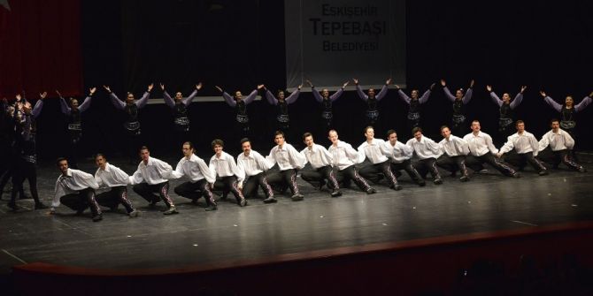 Tepebaşı Halk Dansları Topluluğu Büyüledi
