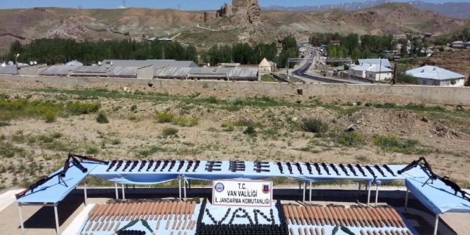 ‘Dur’ İhtarına Uymayan Araçtan Cephanelik Çıktı