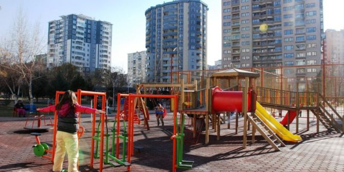 Melikgazi’de Parklar Çocukları Bekliyor