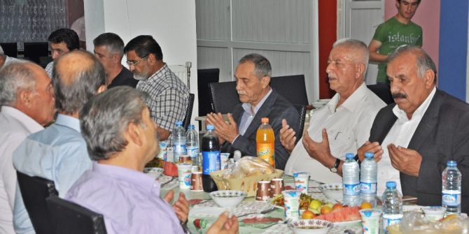 Başkan Özdemir Şehit Ve Gazi Aileleriyle İftarda Buluştu