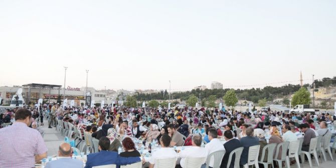 Eyyübiye Belediyesinden Yetimlere İftar Yemeği