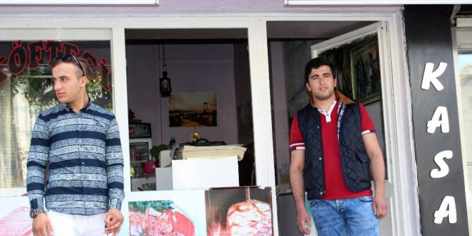 Dönercinin Kapısındaki Ekmekleri Çaldılar