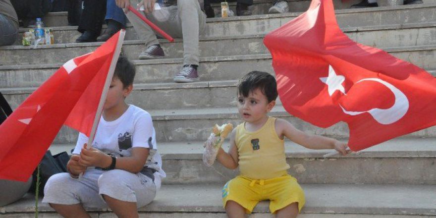 Tunceli’de Demokrasi Mitingine Yoğun Katılım