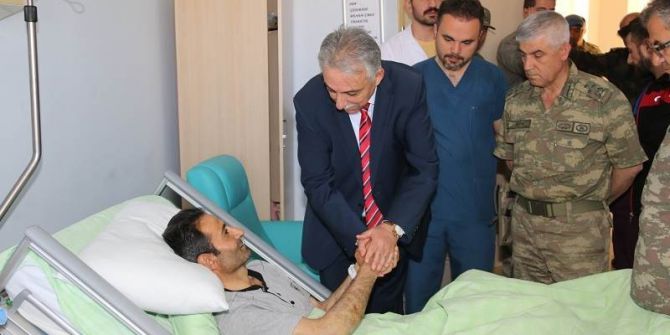 Vali Toprak’tan Yaralı Güvenlik Korucusunu Ziyaret