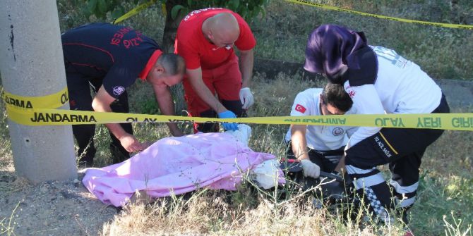 Otomobil Yayaya Çarptı, Şarampole Uçtu: 1 Ölü, 4 Yaralı