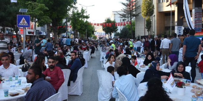 İpekyolu Belediyesinden İftar Yemeği