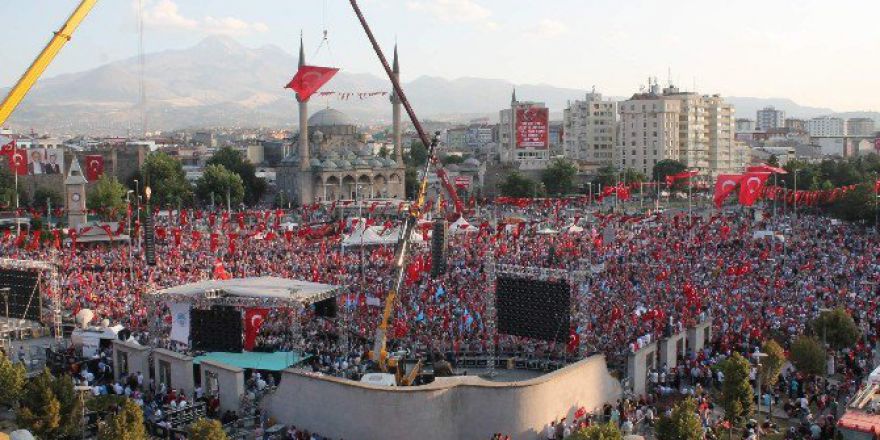 Kayseri’de On Binler Demokrasi İçin Meydanda Buluştu