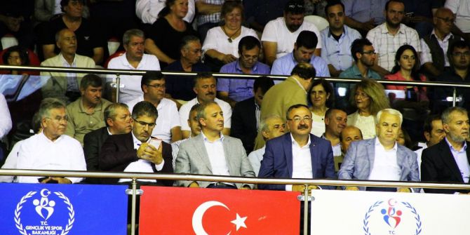 Ak Parti 5 Bin Kişiye İftar Verdi