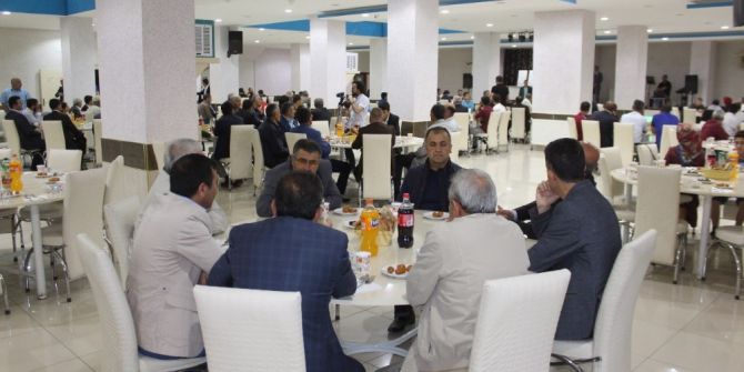 Düzce Belediyesi 2 Bin Kişilik İftar Programı Düzenledi