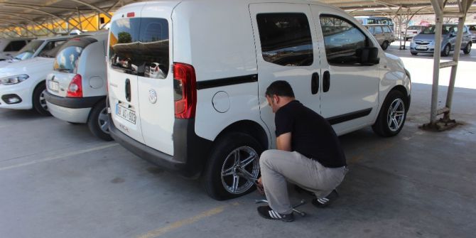 Herkes Lastik Değiştirmeye Başlayınca Olayın Saldırı Olduğu Ortaya Çıktı