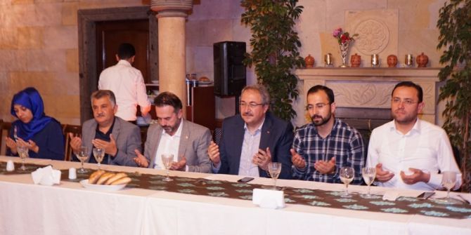 Ak Parti Milletvekilleri Kardeşlik İftarında Yetimlerle Buluştu