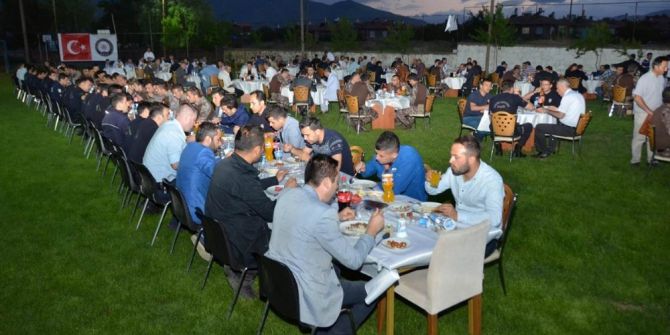 Vali Arslantaş, Özel Harekât Ve Çevik Kuvvet Polisleriyle İftarda Buluştu