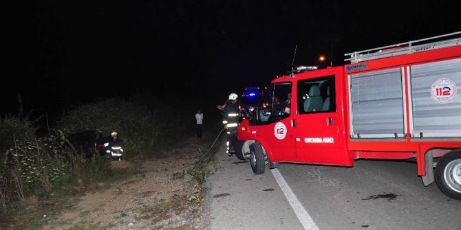Yoldan Çıkan Otomobil Tarlaya Uçtu