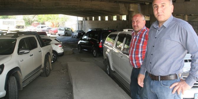 Sanayi Girişlerine Park Edilen Araçlar Esnafı Zorda Bırakıyor