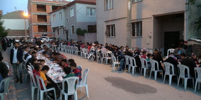 Esnaf Ve Vatandaştan Bin 200 Kişilik İftar