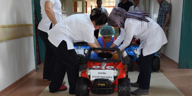 Çocuklar Ameliyathaneye Akülü Araçlarla Gidiyor