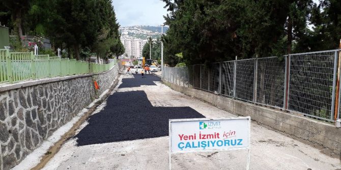 İzmit Belediyesi Yol Çalışmalarını Sürdürüyor
