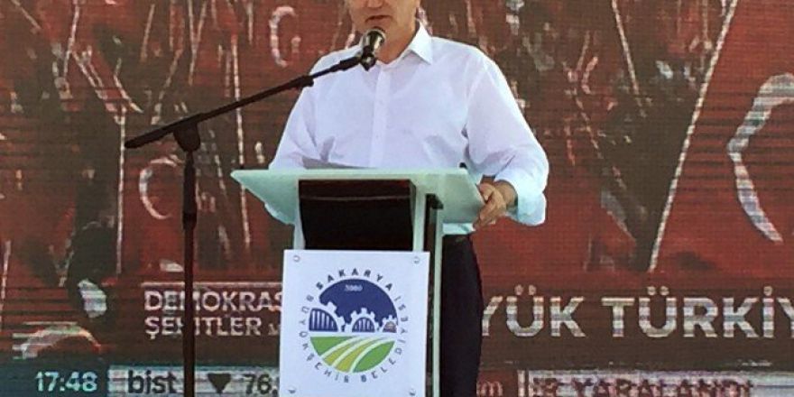 Bakan Özlü Sakarya’daki Demokrasi Nöbetine Katıldı
