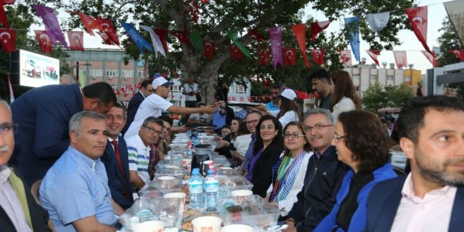 Başkan Şahin, İslahiyelilere İftarda Buluştu