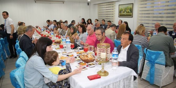 Polis Eşleri Derneğinden Emeklilere İftar
