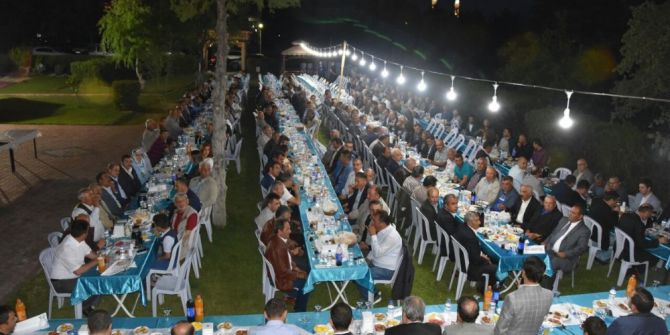 Vali Aktaş Ve Protokol Köy Muhtarları İle İftarda Bir Araya Geldi
