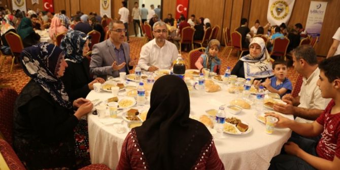 Başkan Çelikcan Yetim Çocuklarla İftar Yaptı