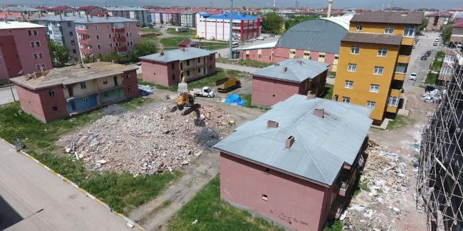 Aziziye Metruk Yapılardan Temizleniyor